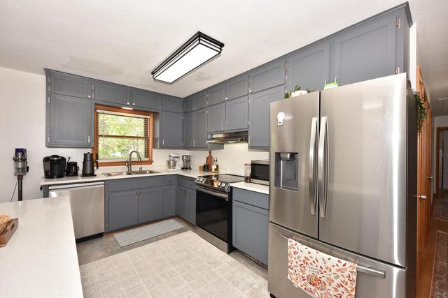 500 Oakwood ROAD, Oak Creek, WI 53154