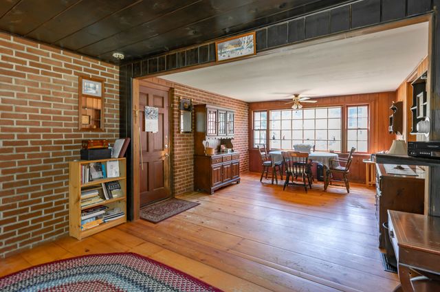 6 Exeter Road, Kingston, NH 03848