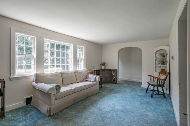 6 Exeter Road, Kingston, NH 03848