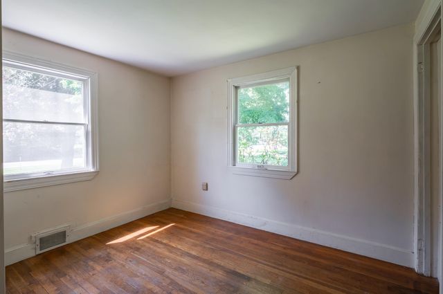 6 Exeter Road, Kingston, NH 03848