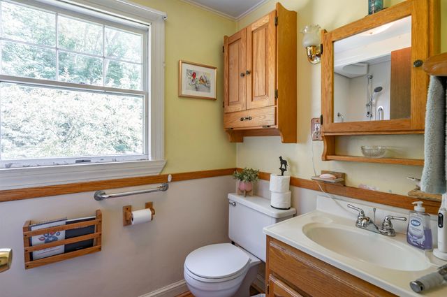 6 Exeter Road, Kingston, NH 03848