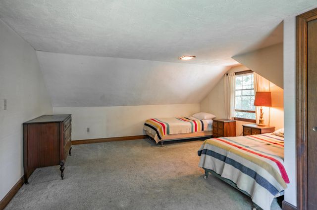 6 Exeter Road, Kingston, NH 03848