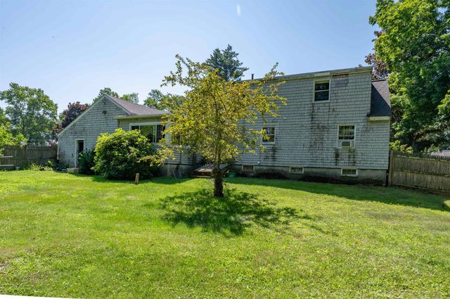 6 Exeter Road, Kingston, NH 03848