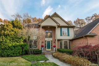 2877 W Bloomfield Oaks Drive, West Bloomfield, MI 48324