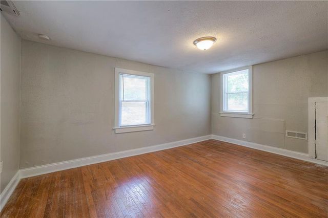 7603 Pennsylvania Avenue, Kansas City, MO 64114