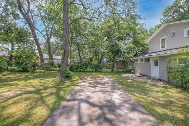 7603 Pennsylvania Avenue, Kansas City, MO 64114