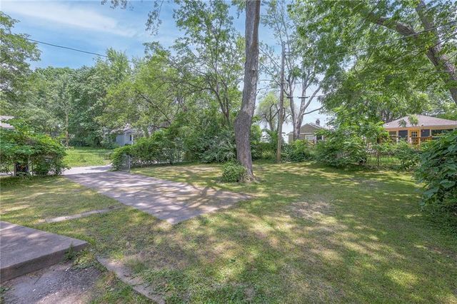 7603 Pennsylvania Avenue, Kansas City, MO 64114