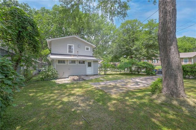 7603 Pennsylvania Avenue, Kansas City, MO 64114