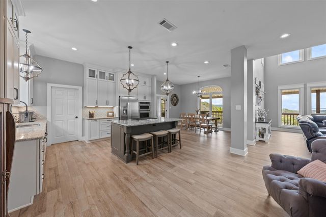 5926 Lakeside DR, Belton, TX 76513