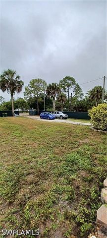2330 Della DR, Naples, FL 34117