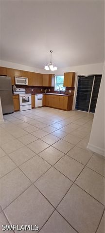 2330 Della DR, Naples, FL 34117