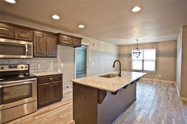 728 NW 64th Avenue, Bentonville, AR 72712