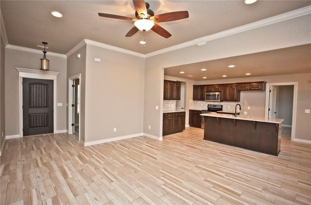 728 NW 64th Avenue, Bentonville, AR 72712