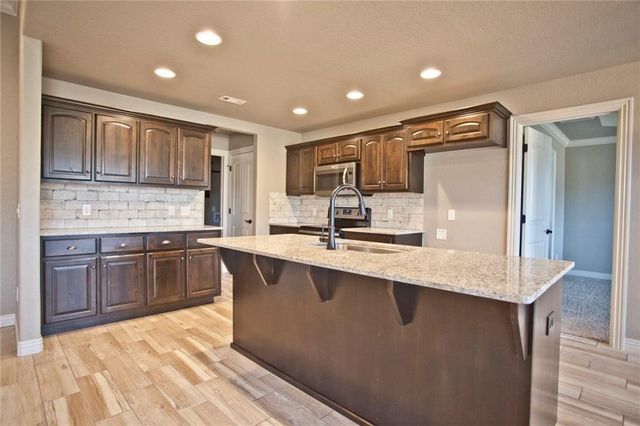 728 NW 64th Avenue, Bentonville, AR 72712