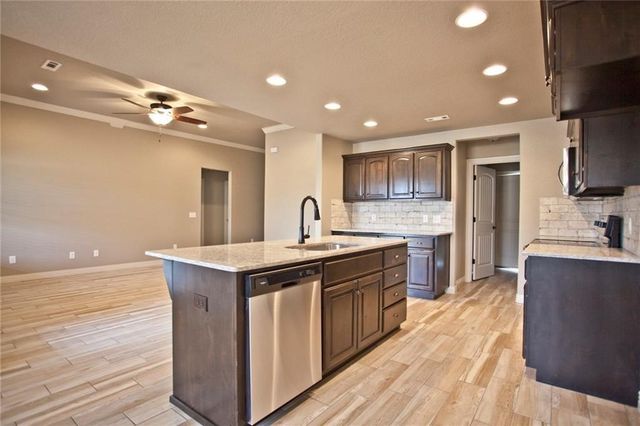 728 NW 64th Avenue, Bentonville, AR 72712