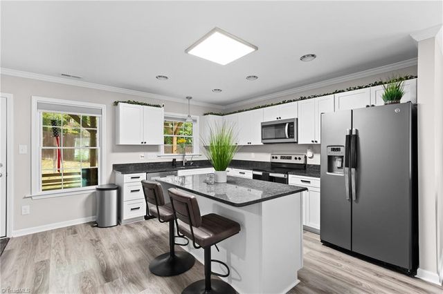 2709 Farmbrook Road, Winston-salem, NC 27103