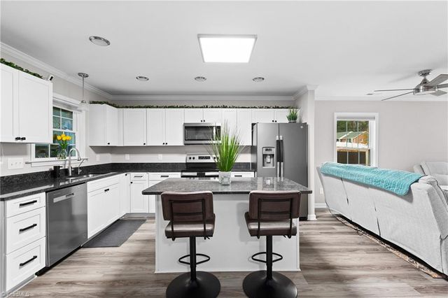 2709 Farmbrook Road, Winston-salem, NC 27103