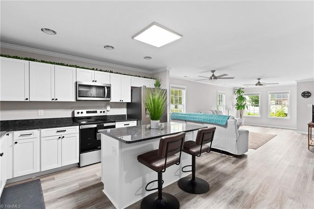 2709 Farmbrook Road, Winston-salem, NC 27103