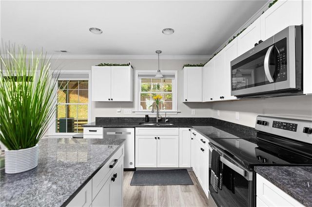 2709 Farmbrook Road, Winston-salem, NC 27103