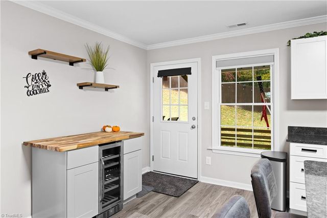 2709 Farmbrook Road, Winston-salem, NC 27103