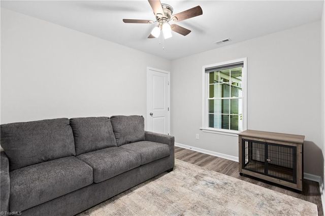 2709 Farmbrook Road, Winston-salem, NC 27103