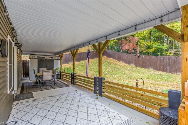 2709 Farmbrook Road, Winston-salem, NC 27103