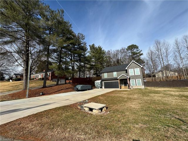 2709 Farmbrook Road, Winston-salem, NC 27103
