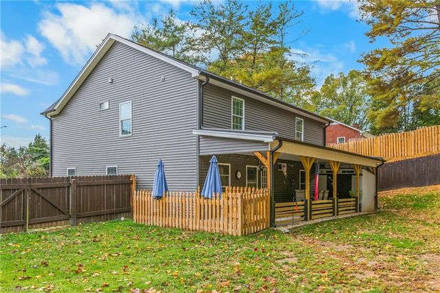 2709 Farmbrook Road, Winston-salem, NC 27103