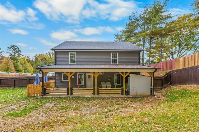 2709 Farmbrook Road, Winston-salem, NC 27103