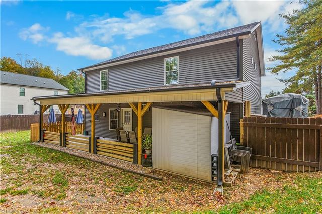 2709 Farmbrook Road, Winston-salem, NC 27103