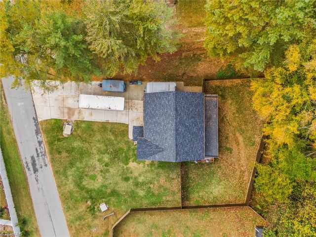 2709 Farmbrook Road, Winston-salem, NC 27103