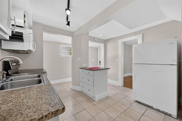 834 N ALEXANDER STREET, Mount Dora, FL 32757
