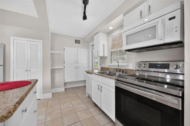 834 N ALEXANDER STREET, Mount Dora, FL 32757