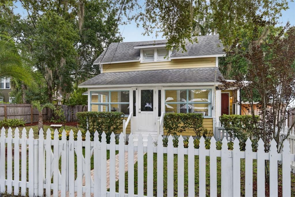 834 N ALEXANDER STREET, Mount Dora, FL 32757
