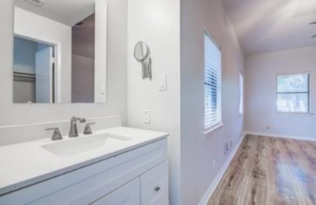 311 W Mary ST B, Austin, TX 78704