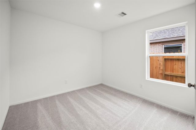 8 Robin Court, Angleton, TX 77515