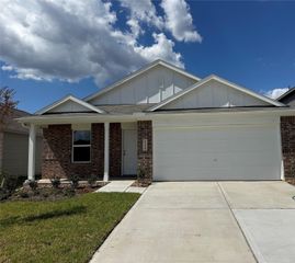 8 Robin Court, Angleton, TX 77515