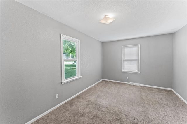 1700 Lawrence Avenue, Leavenworth, KS 66048