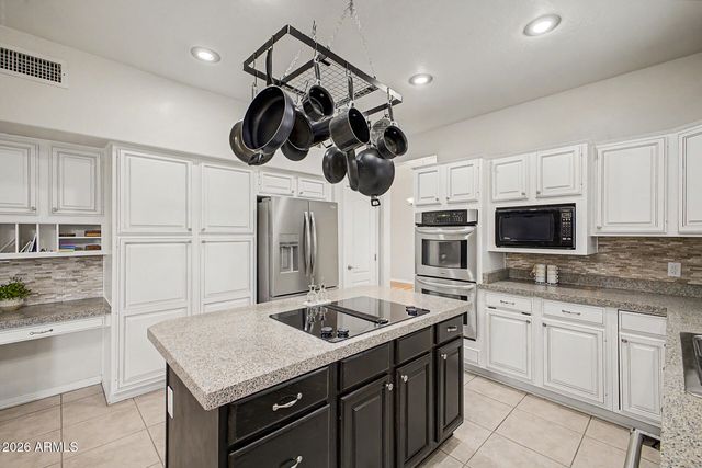 1124 N ROBIN Lane, Mesa, AZ 85213