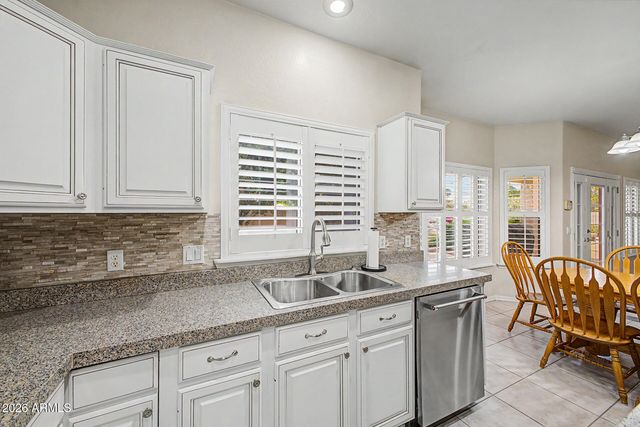 1124 N ROBIN Lane, Mesa, AZ 85213