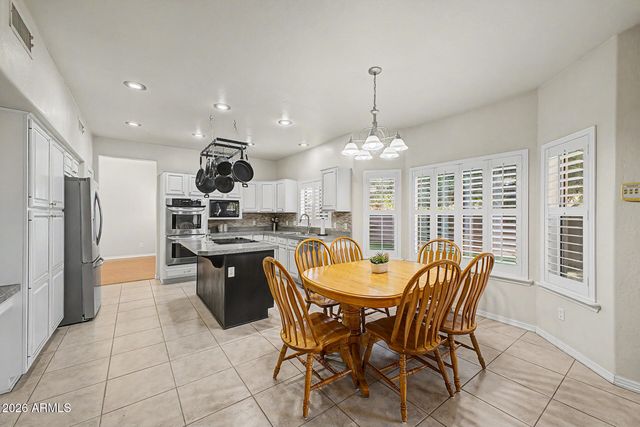 1124 N ROBIN Lane, Mesa, AZ 85213