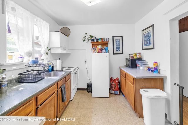 922 Dakin Street, Lansing, MI 48912