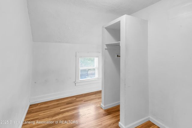 922 Dakin Street, Lansing, MI 48912