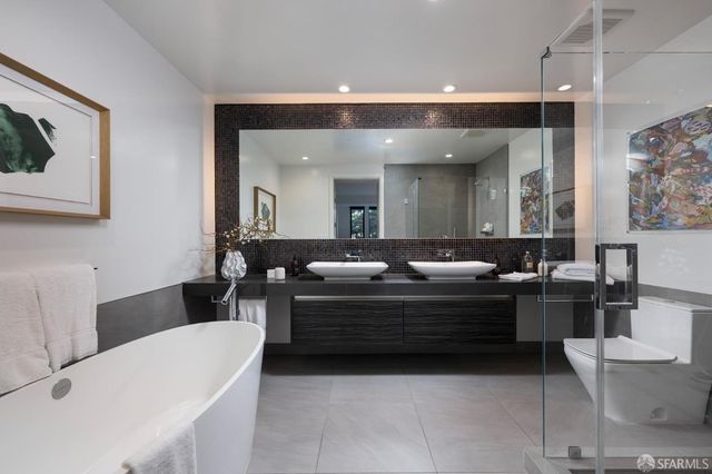 1650 Broadway Street 102, San Francisco, CA 94109