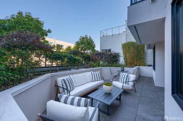 1650 Broadway Street 102, San Francisco, CA 94109