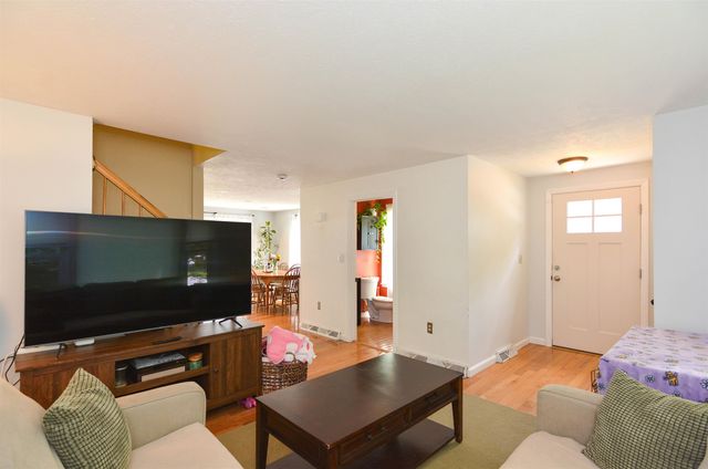 11 Beaujolais Drive, Nashua, NH 03062