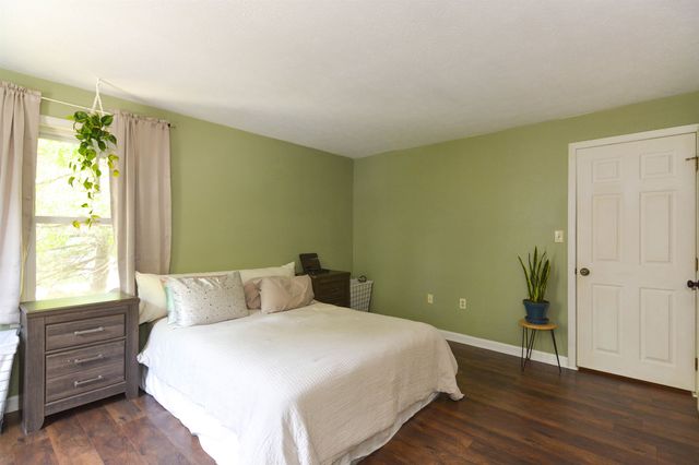11 Beaujolais Drive, Nashua, NH 03062