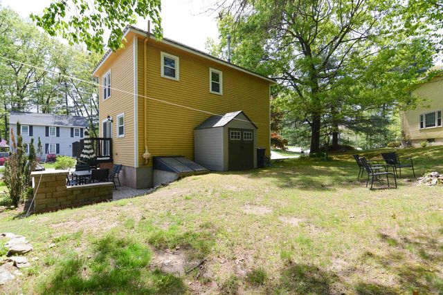11 Beaujolais Drive, Nashua, NH 03062