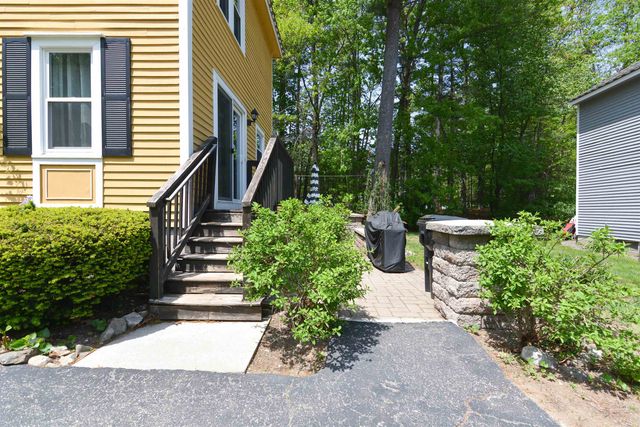11 Beaujolais Drive, Nashua, NH 03062