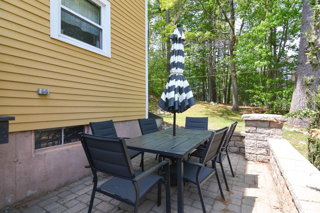 11 Beaujolais Drive, Nashua, NH 03062